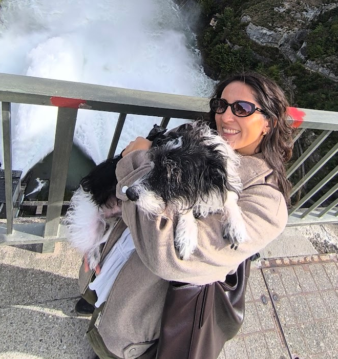Foto de Tania con su perro.